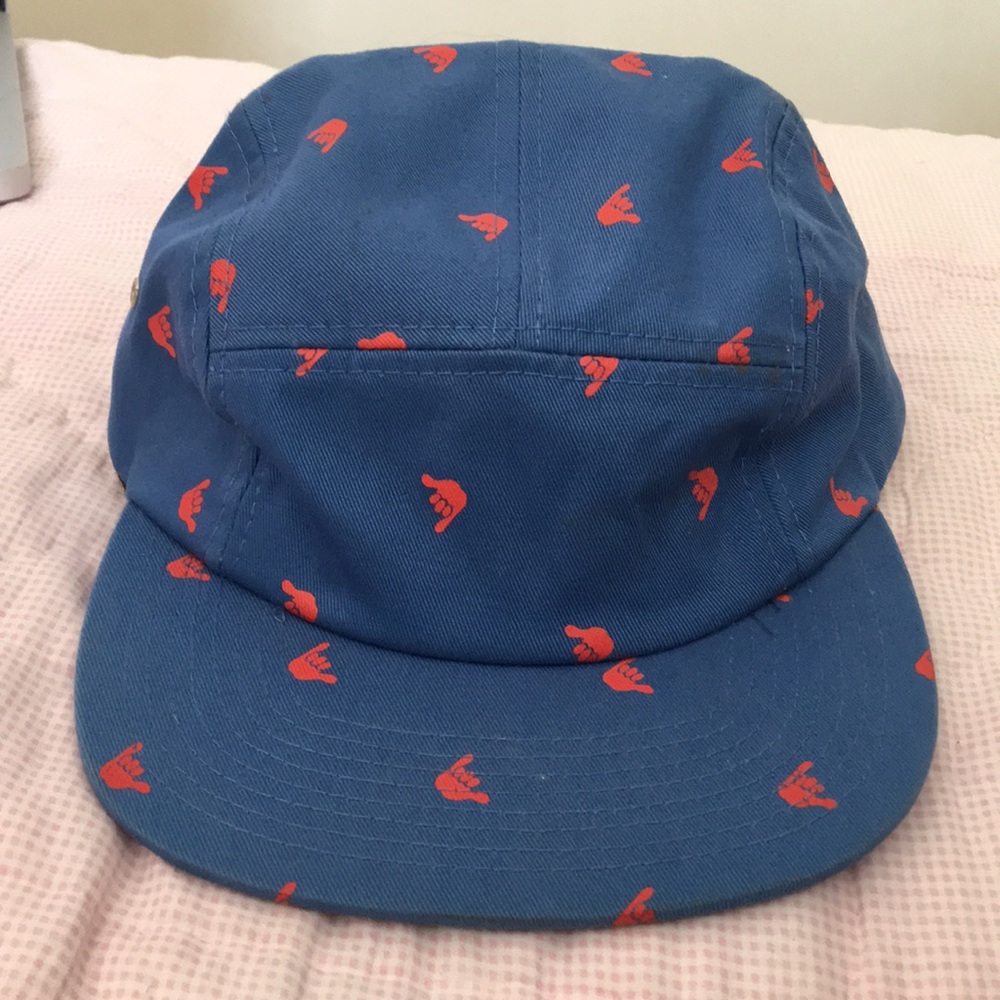 Rock sign cap